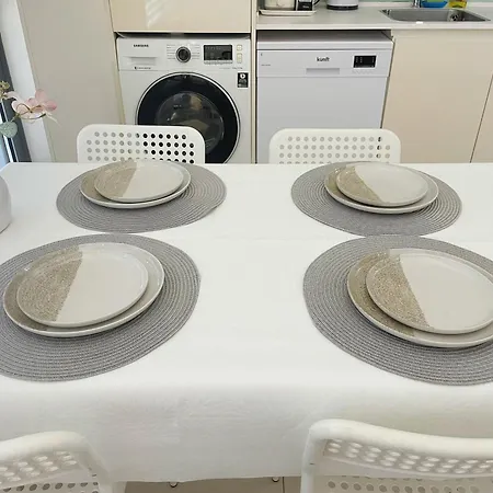 Yingying With A Free Parking Space Lisbona