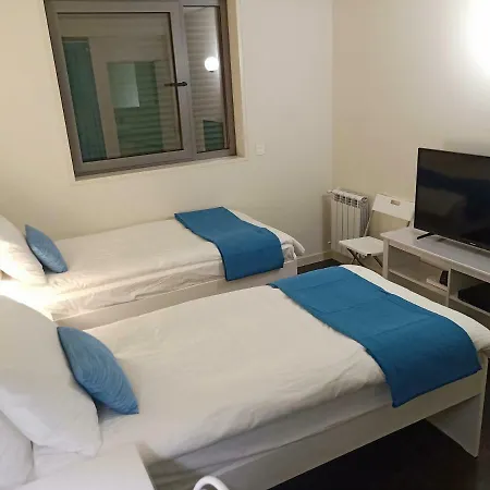 Yingying With A Free Parking Space Pensión