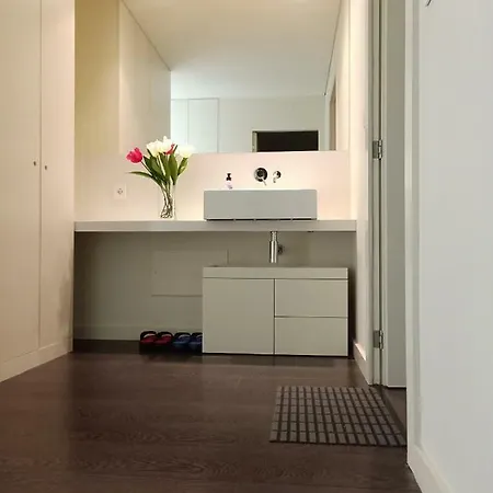 Yingying With A Free Parking Space Lisboa