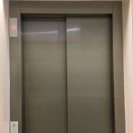 Yingying With A Free Parking Space Lisboa